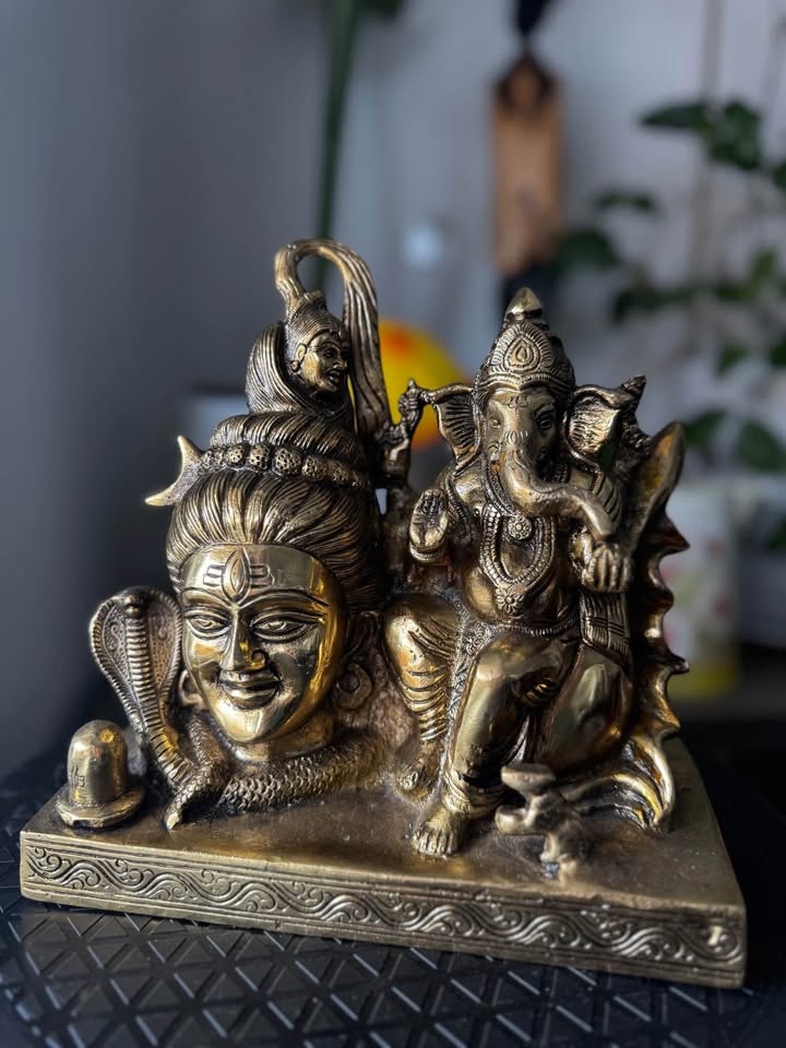 Unique Brass Shiva idol featuring Ganesha and Ganga Ma!
