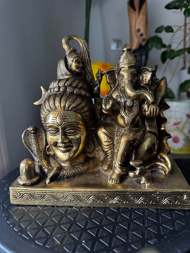 Unique Brass Shiva idol featuring Ganesha and Ganga Ma!