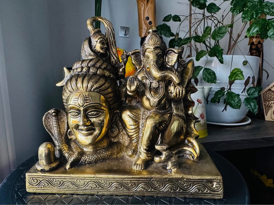 Unique Brass Shiva idol featuring Ganesha and Ganga Ma!