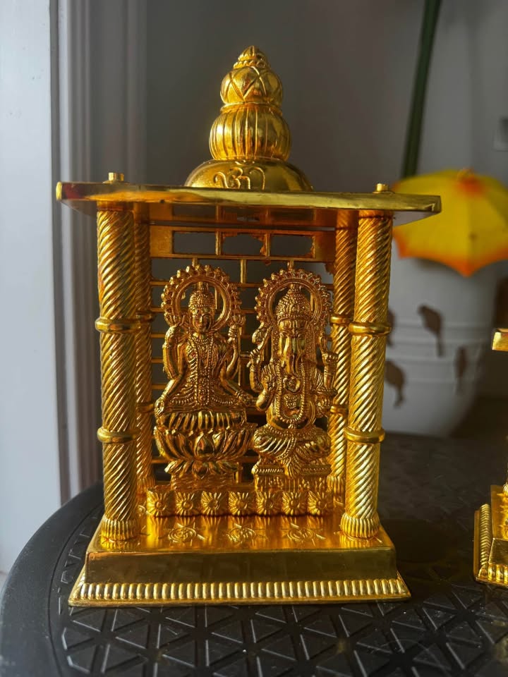Gold plated -Laxmi Ganesha in an inbuilt temple