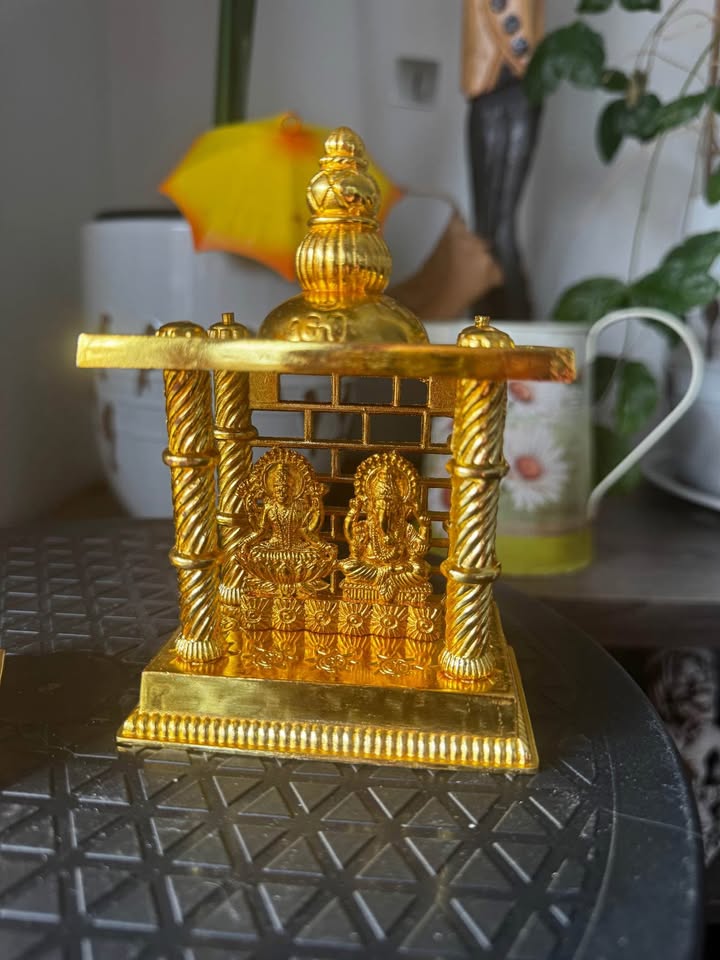 Gold plated -Laxmi Ganesha in an inbuilt temple