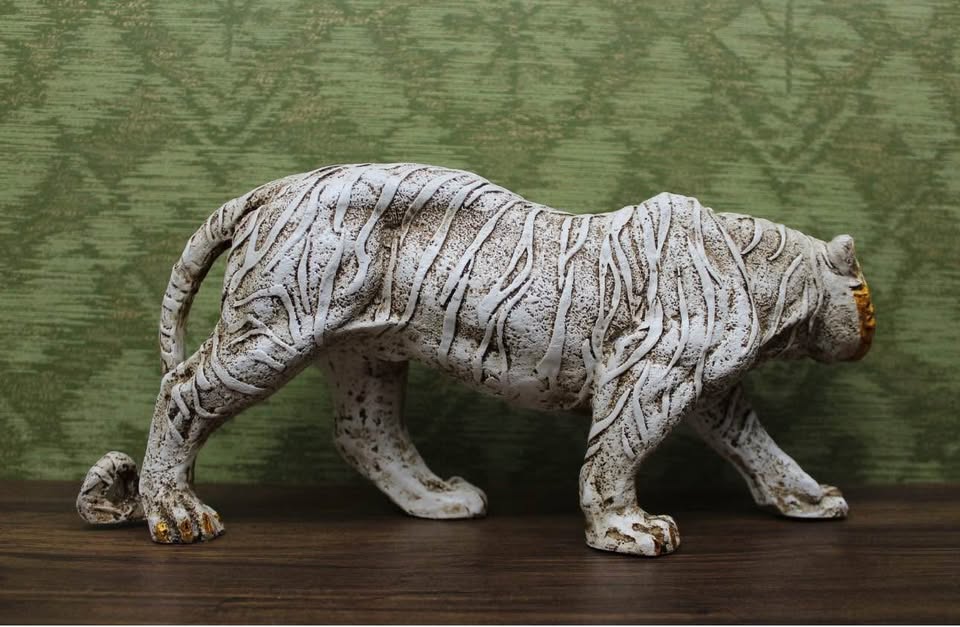 Raisin - Wealth Leopard Statue
