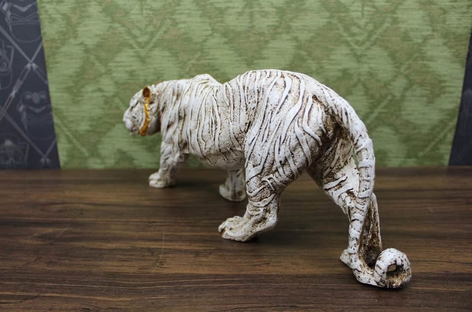 Raisin - Wealth Leopard Statue