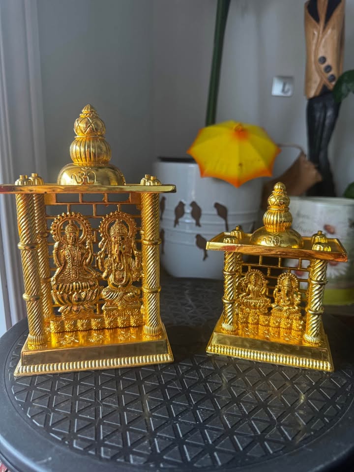 Gold plated -Laxmi Ganesha in an inbuilt temple