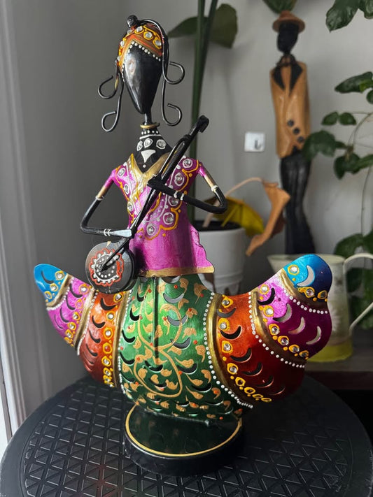 Iron decor with Tea light holder for reflection